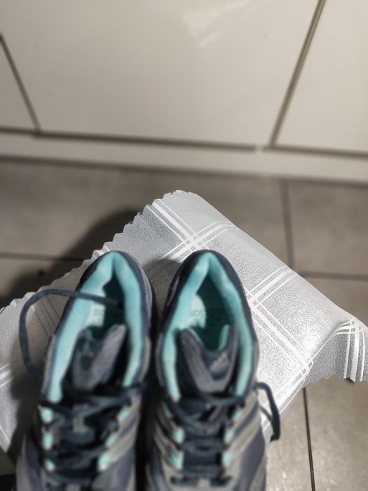 Adidasy firmy Adidas. Popielatego seledynowy. 38.