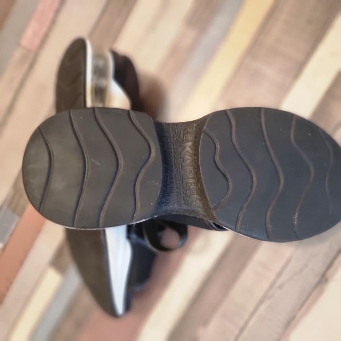 Ventura X-Strap Sling от бренда Karl Lagerfeld.