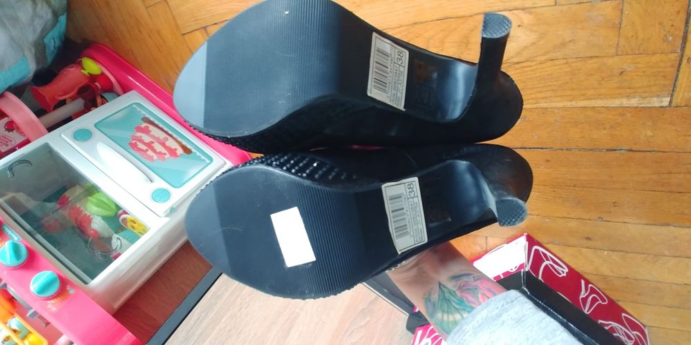 Nowe satynowe szpilki