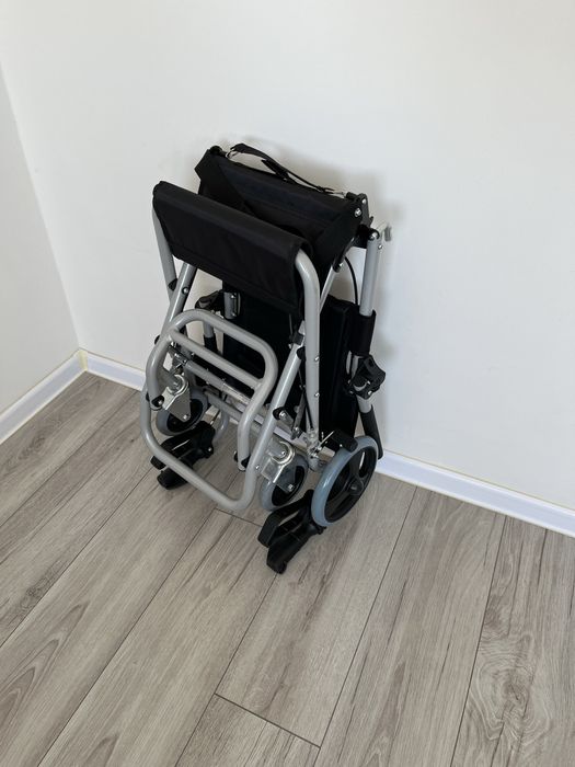 Mobiclinic. Wózek inwalidzki, tranzytowy, składany.