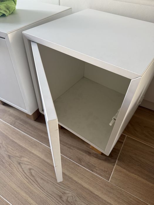 Par mesas de cabeceira -Eket Ikea