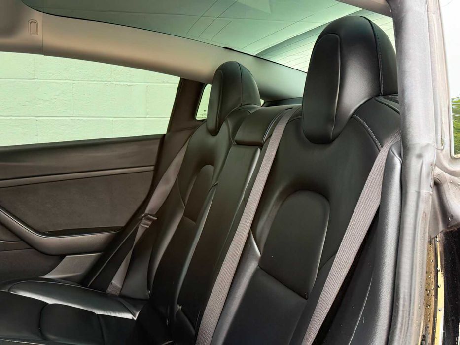 Tesla Model 3 Long Range      2022
