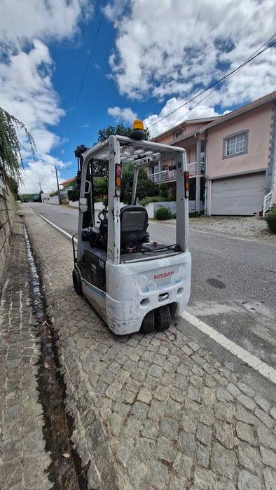 Empilhador Nissan Elétrico 1.8T
