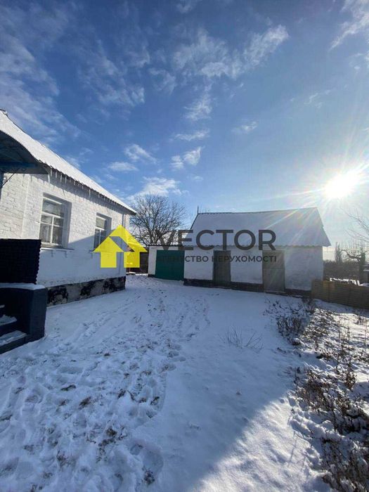 Продам будинок 70 кв.м. з великою ділянкою, гараж, літня кухня