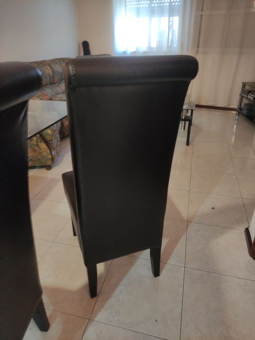 Mesa de sala/jantar com cadeiras