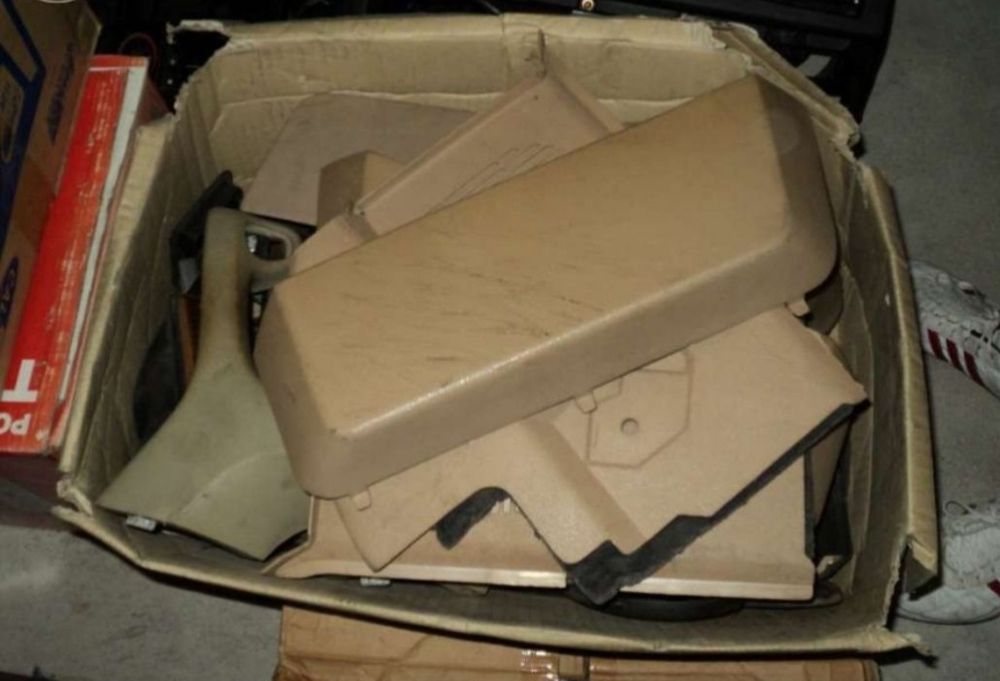 Vários peças para bmw E30, portas, forras, parafusos,etc.