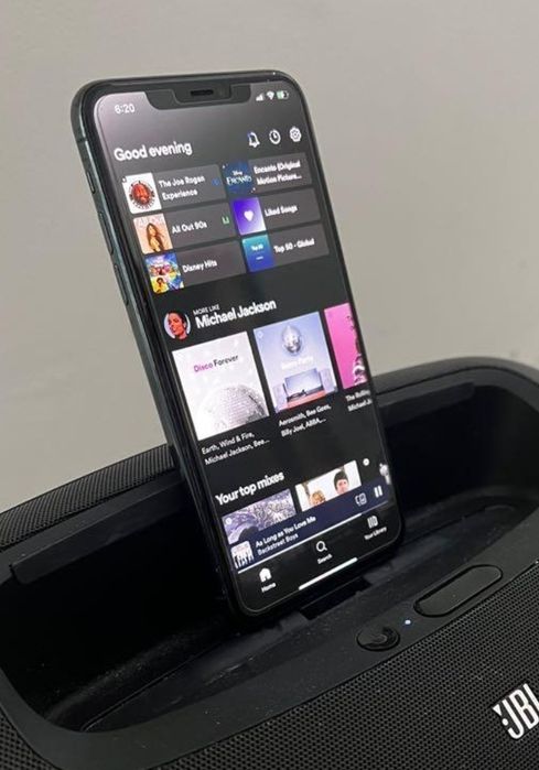 Coluna e carregador para iPhone