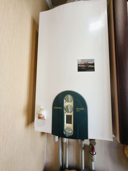 Центр,продаж двокімнатної квартири. Автономне опалення.Леха качинськог