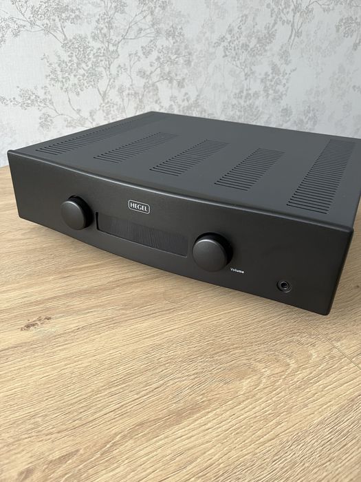 Hegel H160 z DAC