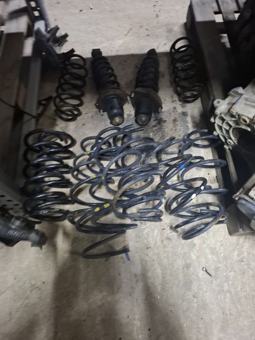Оригінальні пружини toyota avensis t25