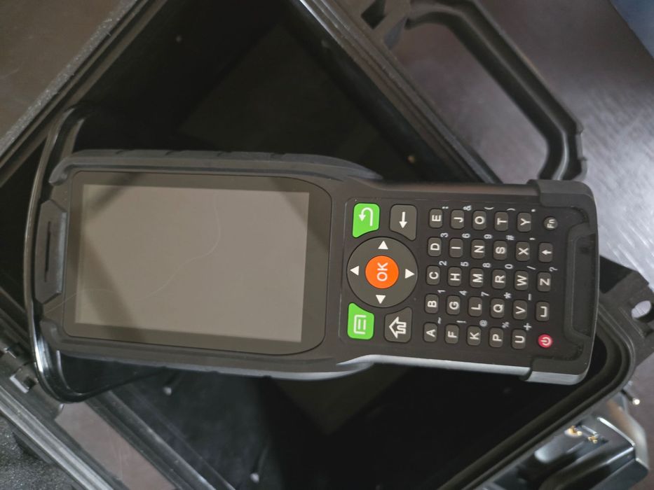 Czytnik mobilny z klawiaturą + ładowarka, zasilacz i futerał