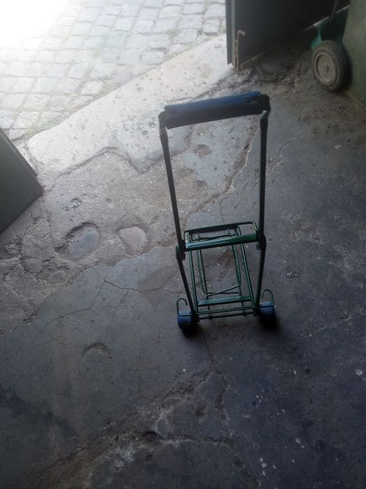 Carro compra em metal! Á Sporting!