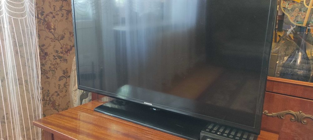LED-телевізор Samsung 5 серії UE39EH5003W діагональ 39 дюймів.