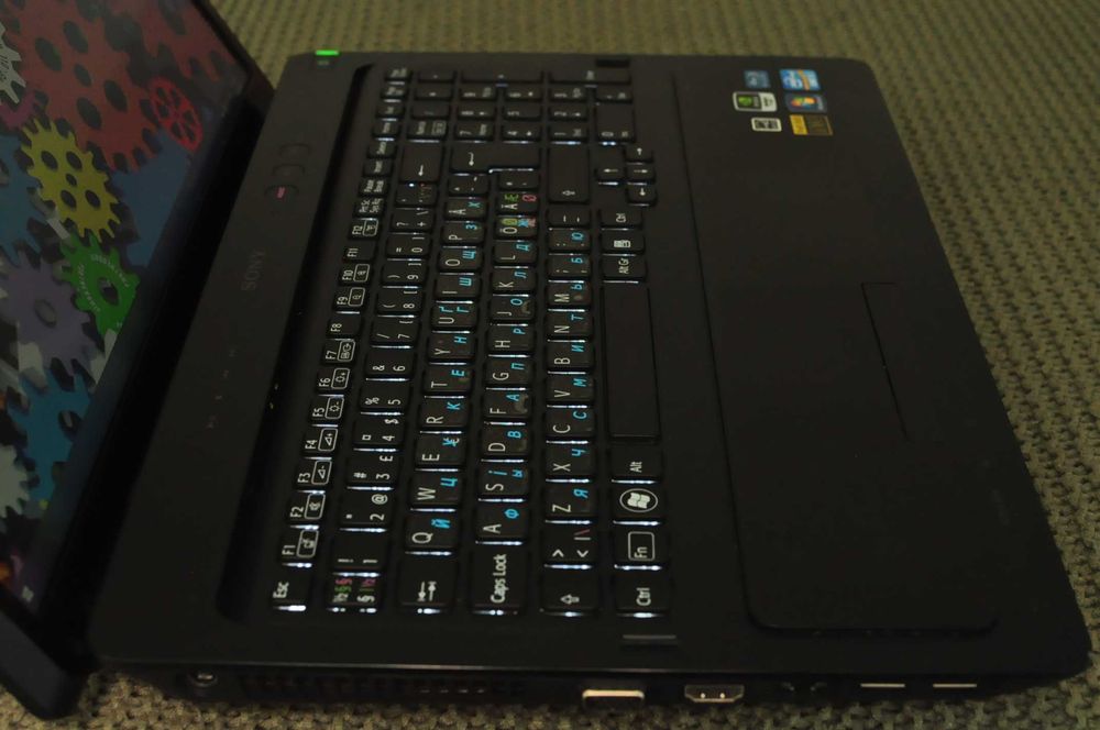 Игровой ноутбук Sony vaio  (Core i7/8Gb/SSD/video 2Gb)