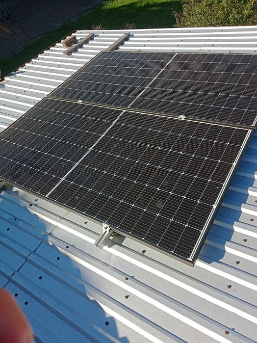 zestaw solarny panele akumulatory regulator inwerter