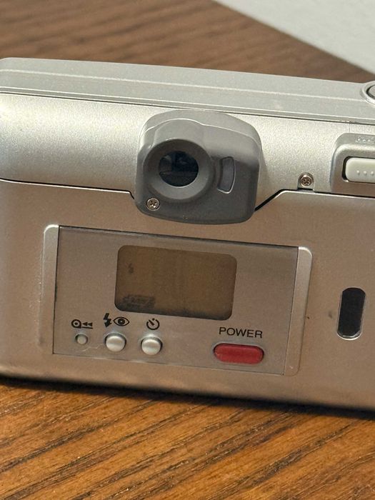 Câmara Analógica Fujifilm Zoom 120V 35mm – Compacta e Fiável
