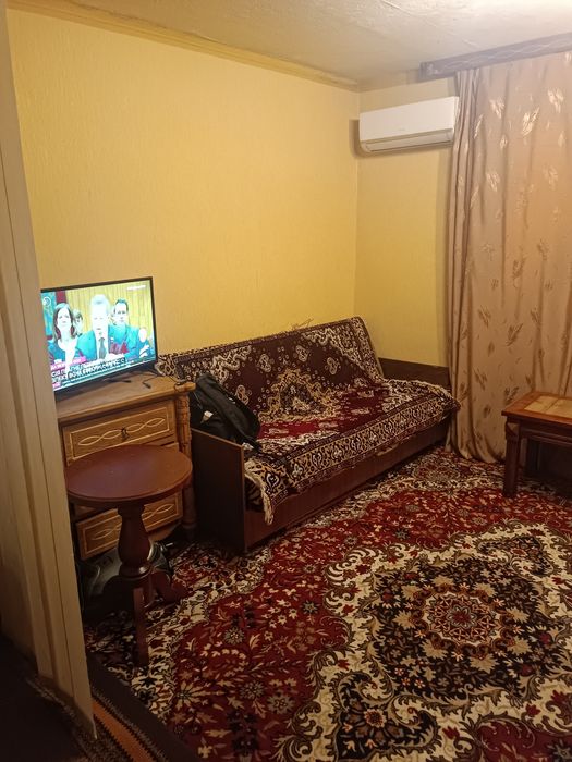 Продам кімнату біля метро
