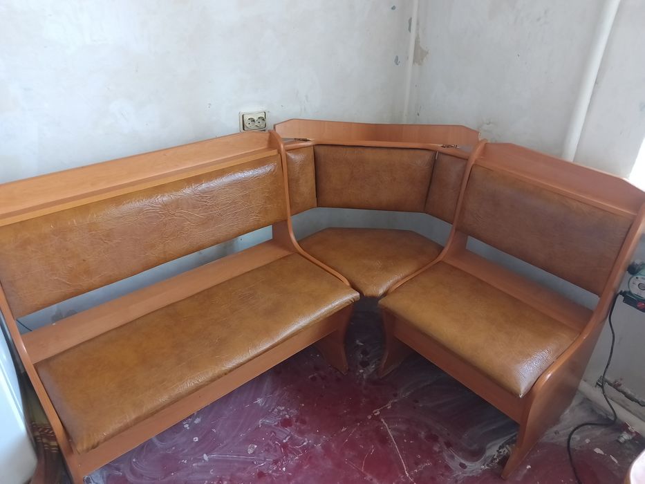 Продам кухонний м'який уголок