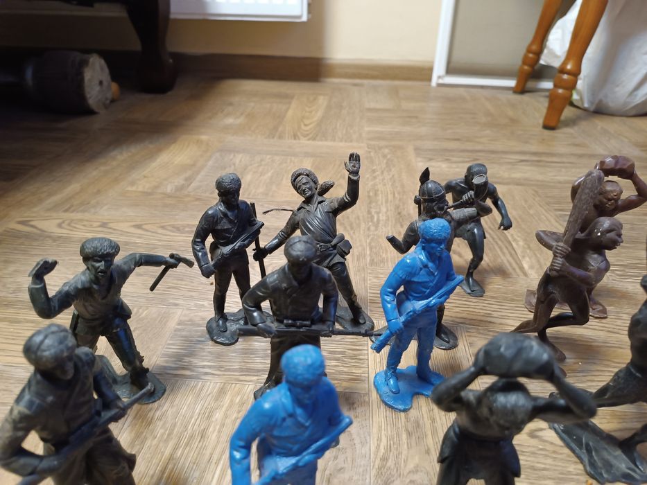 Солдатиків СССР їх там 14 штук