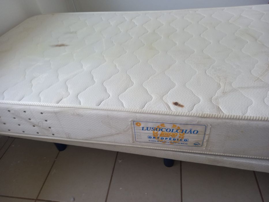 1 cama de solteiro