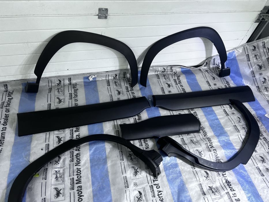 Toyota corolla cross листва молдинг 7560216010 7560116010  7560516010