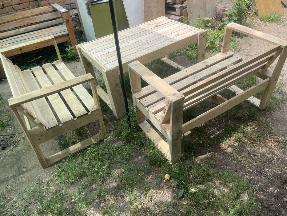 Продам лочку і стіл  з палети