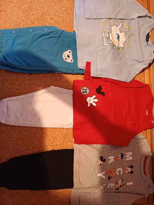 Roupa de bebé. 
Conjunto
