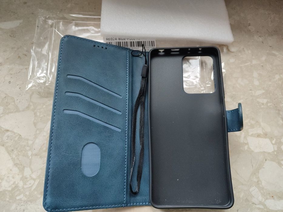 Etui na telefon poco