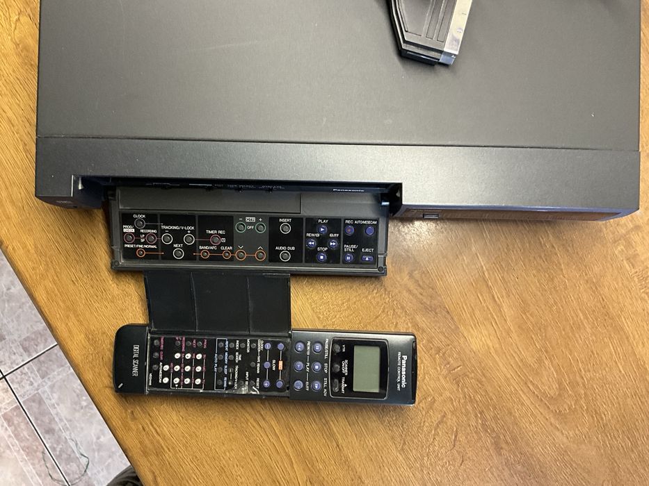 Відео магнітофон Panasonic  video cassette recorder NV-J 45 HQ