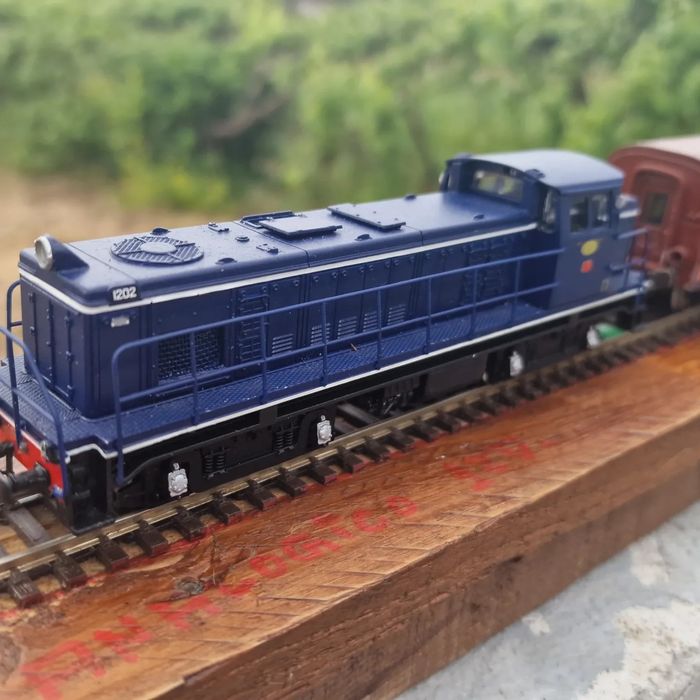 Comandos e comboios modelismo ferroviario