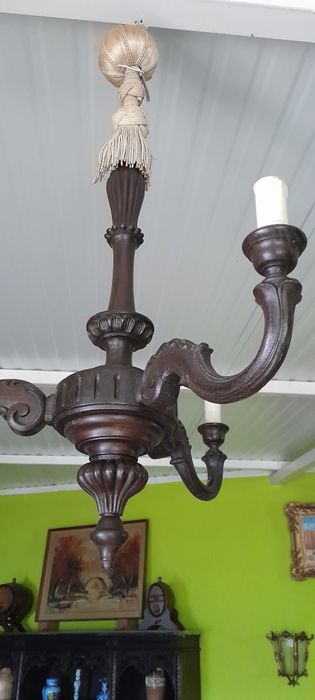 Par de candeeiros em madeira.