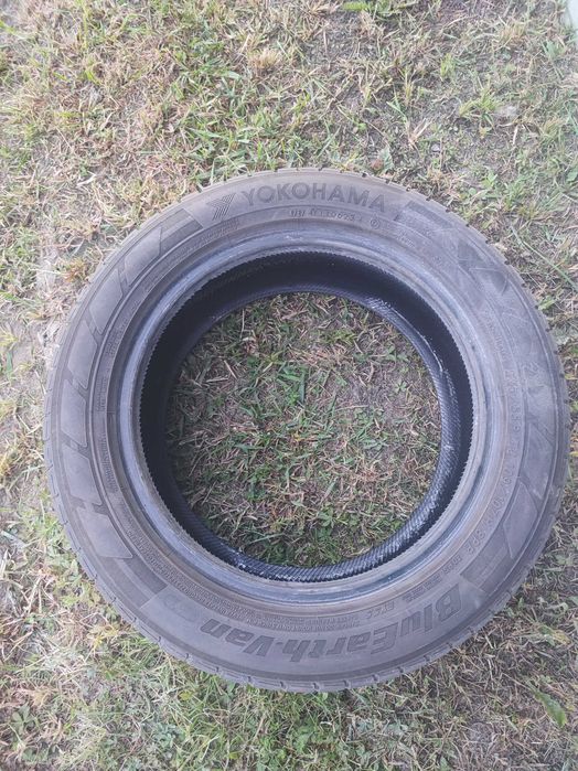 Шини Yokohama BluEarth-Van 225/55 R17С