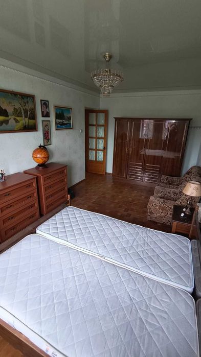 Продам 3 кімнатну квартиру загальна площа 90 кв.м. вул. Садова 6/12 з ремонтом та меблю 60000 у.е.