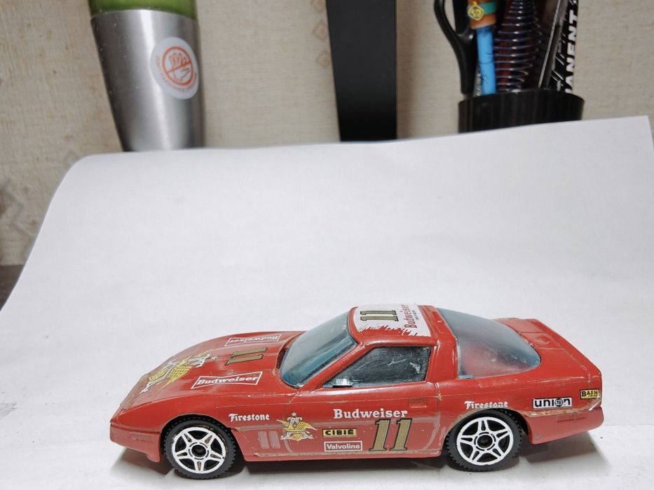 Машинка модель Chevrolet Corvette bburago made in Italy 1/43