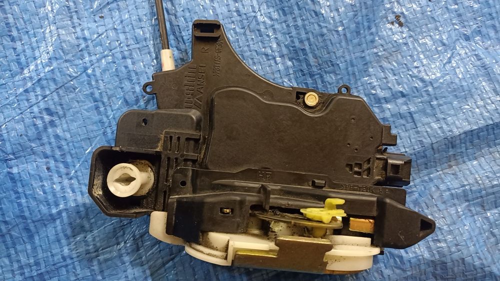 Замок передніх правих дверей MITSUBISHI COLT Z30 2004-2011