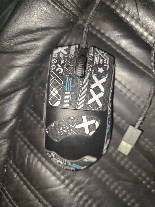 Продам мышку Razer Deathadder v3