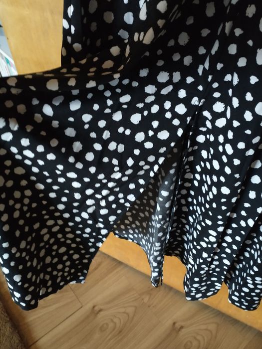 Sukienka maxi czarno biala