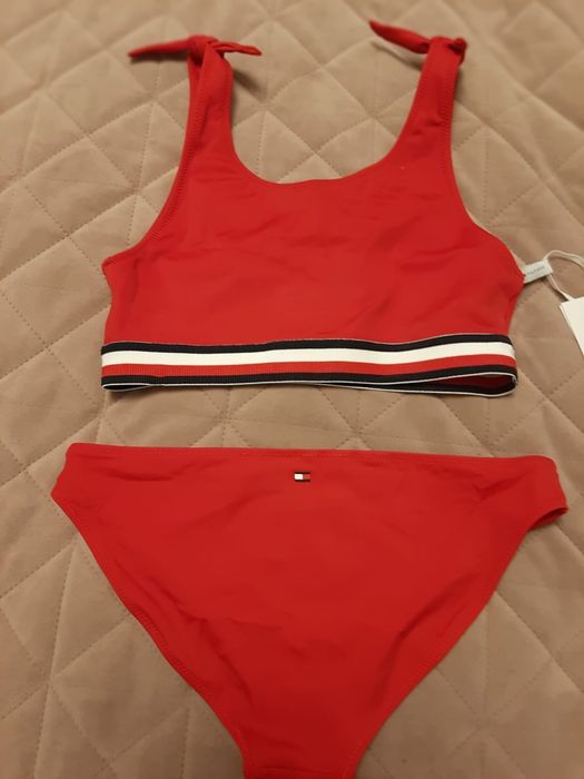 Dwuczęściowy logowany strój kąpielowy Tommy Hilfiger