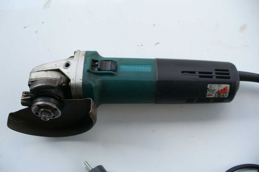 Makita szlifierka 9565CVR z regulacją obrotów.