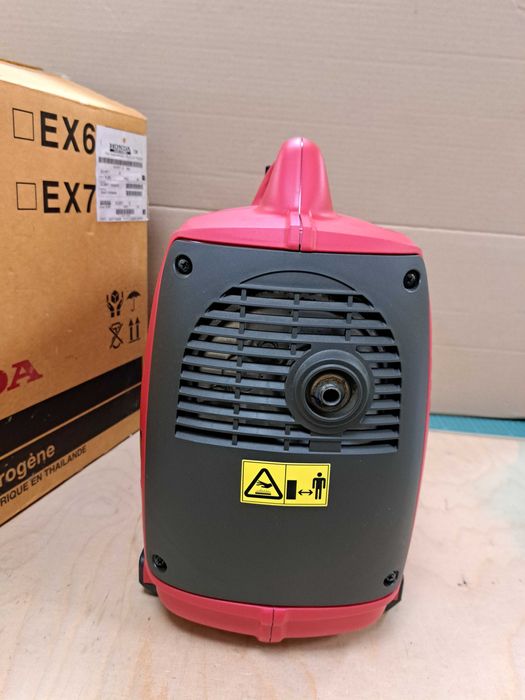 Генератор инверторный Honda EU10i.