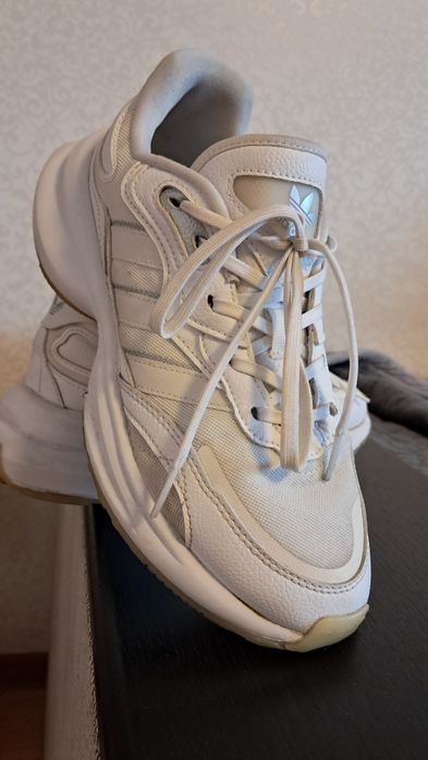 Кросівки жіночі Adidas білі