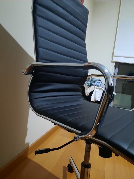 Cadeira de escritório como nova
