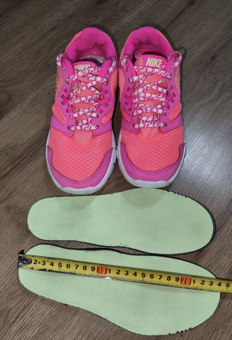 Кроссовки Nike р. 36,5-37, стелька 24см, оригинал