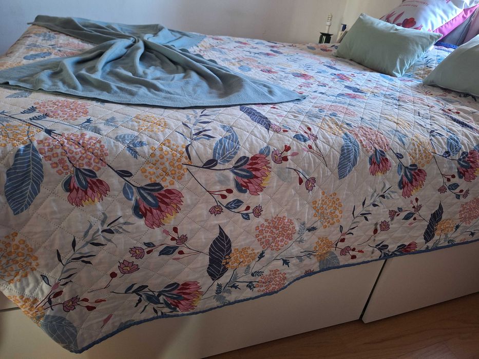 Vendo cama Brimnes como nova com gavetas como nova