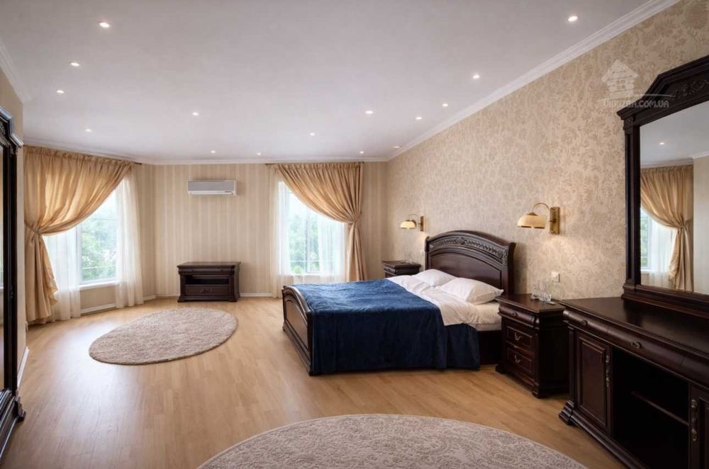 Дом 800 кв. VIP-уровня.Бассейн с подогревом, сауна, бильярд,генератор.