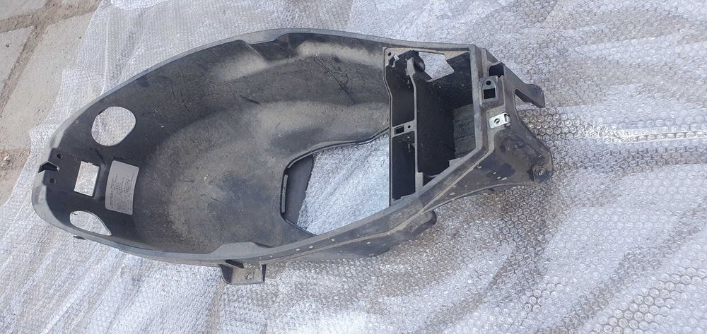 Kufer siedzenie piaggio mp3 schowek wypełnienie pod