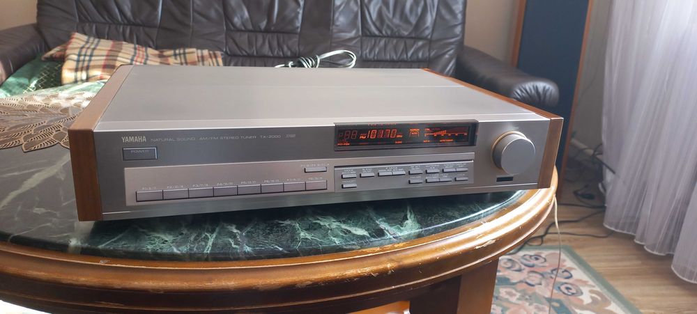 Tuner yamaha tx2000