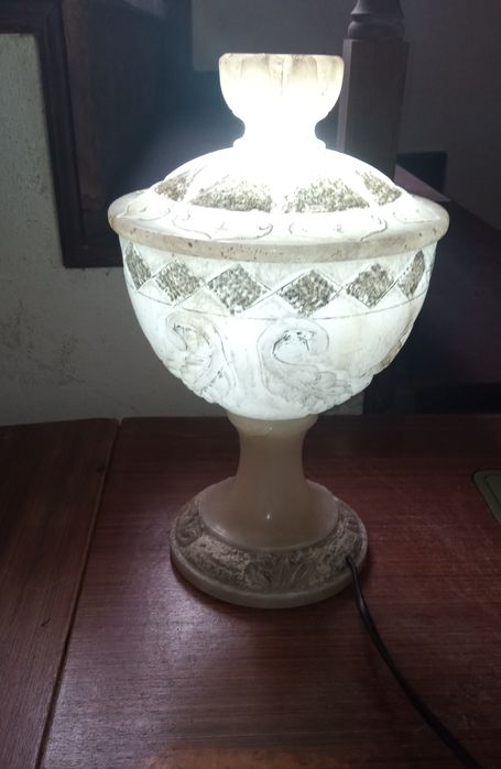 Candeeiro antigo em Pedra Alabastro
