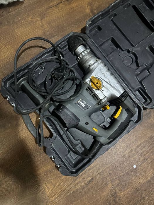 Відбійний Перфоратор