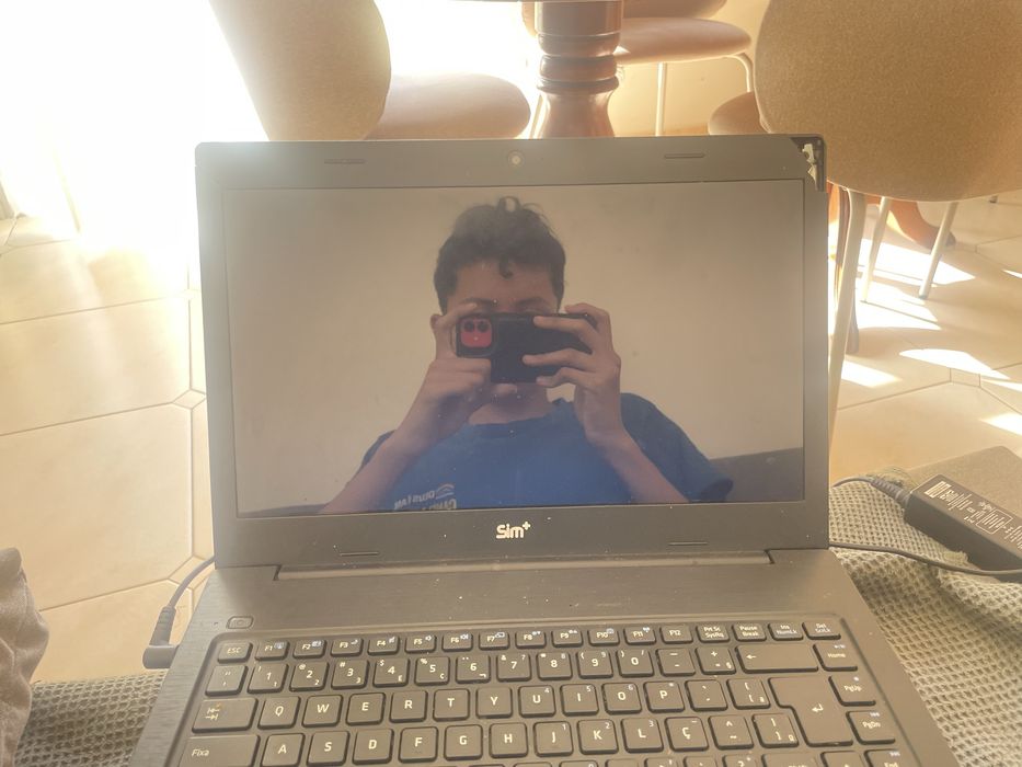 Portatil Celeron 847 4GB, só funciona carregando, teclado PT-BR